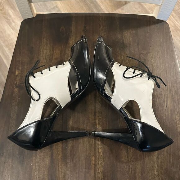 Tahari "Cheri" Peep Toe Pumps Oxford Vintage inspired leather size 9 - Picture 3 of 7